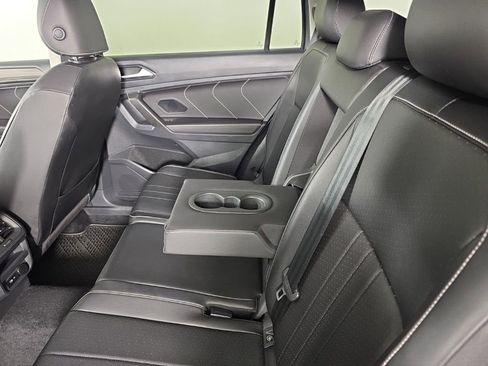 Used 2022 Volkswagen Tiguan SE image 32