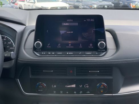 Used 2024 Nissan Rogue SV FWD image 16