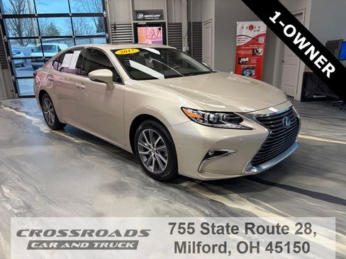 Used 2017 Lexus ES 300h w/ Luxury Package image 1