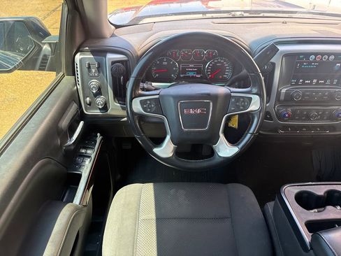 Used 2017 GMC Sierra 1500 SLE w/ SLE Value Package AWD/4WD image 2