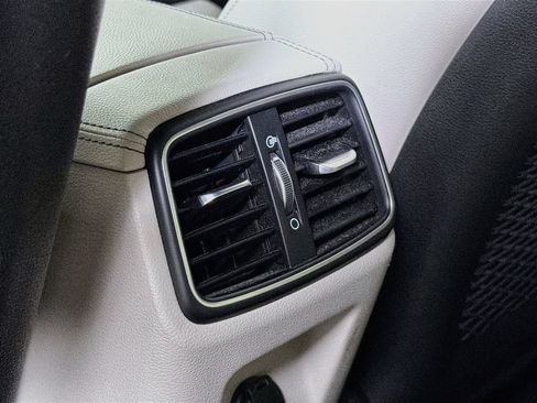 Used 2023 Genesis G70 2.0T RWD image 28