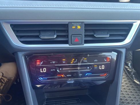 New 2025 Volkswagen Taos SE image 23