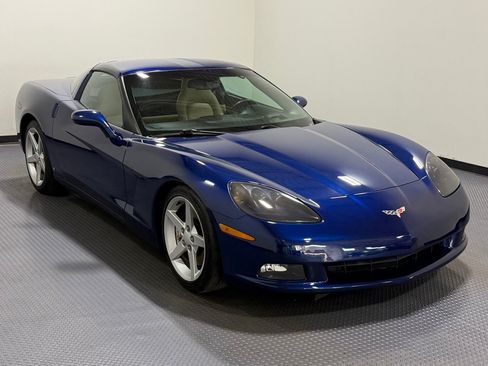 Used 2007 Chevrolet Corvette Coupe w/ Preferred Equipment Group RWD image 4