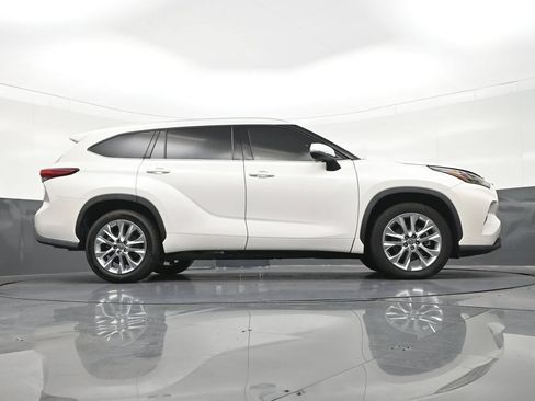 Used 2021 Toyota Highlander Limited FWD image 29