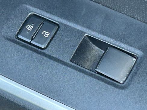 Used 2021 Toyota RAV4 XLE AWD/4WD image 33