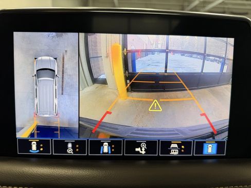 Used 2021 GMC Yukon SLT image 52