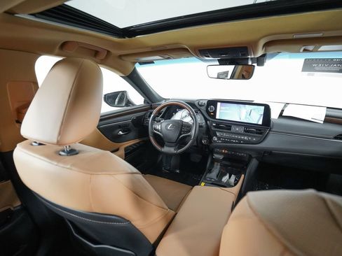 Certified 2025 Lexus ES 300h Ultra Luxury image 15