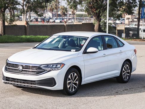 Used 2024 Volkswagen Jetta S image 3