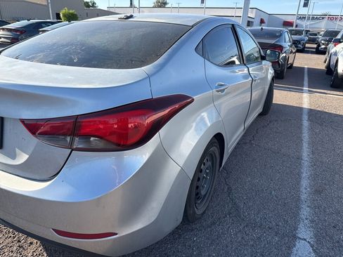 Used 2016 Hyundai Elantra SE image 3