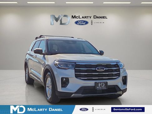 Used 2025 Ford Explorer Active w/ Active Comfort Package RWD image 1
