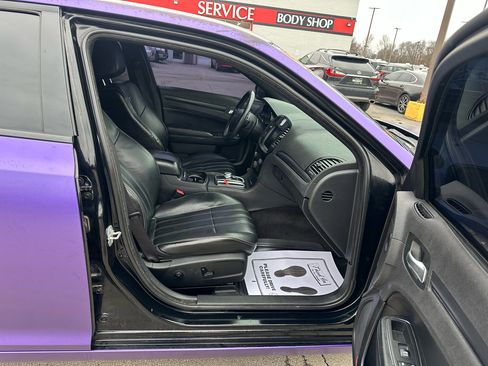 Used 2016 Chrysler 300 S image 9