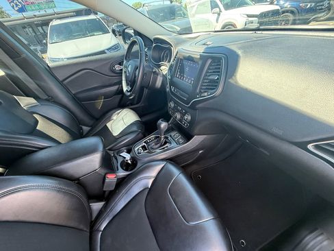 Used 2019 Jeep Cherokee Latitude Plus FWD image 24