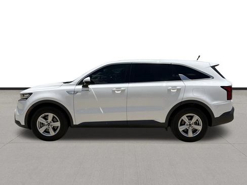 Used 2023 Kia Sorento LX FWD image 8