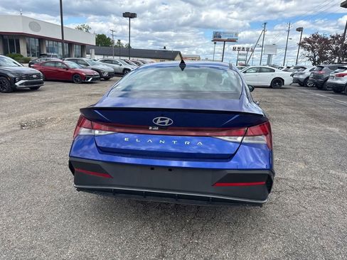Certified 2025 Hyundai Elantra Sport FWD image 4