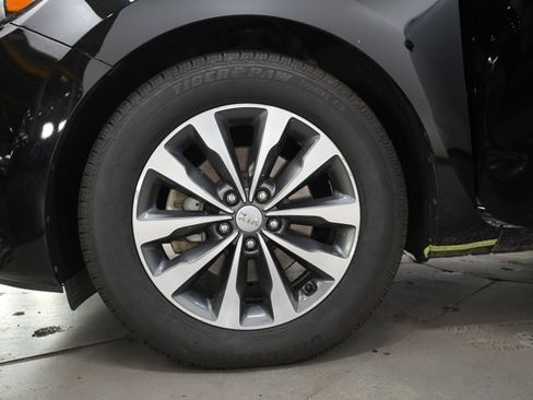 Used 2016 Kia Sedona SX FWD image 35