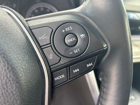 Used 2022 Toyota Venza LE AWD/4WD image 23