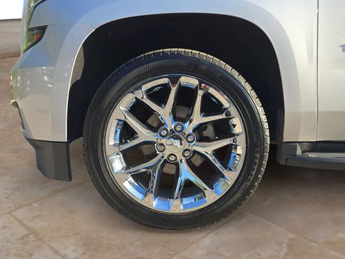 Used 2018 Chevrolet Suburban LT image 28