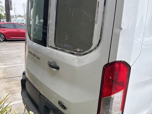 Used 2018 Ford Transit 250 148 Medium Roof RWD image 5
