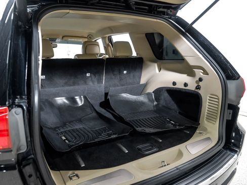 Used 2017 Jeep Grand Cherokee Limited image 51