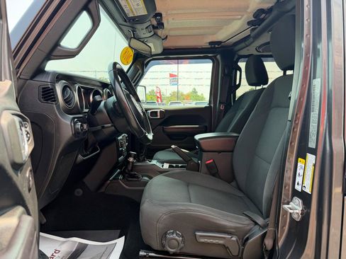 Used 2018 Jeep Wrangler Unlimited Sport S AWD/4WD image 14