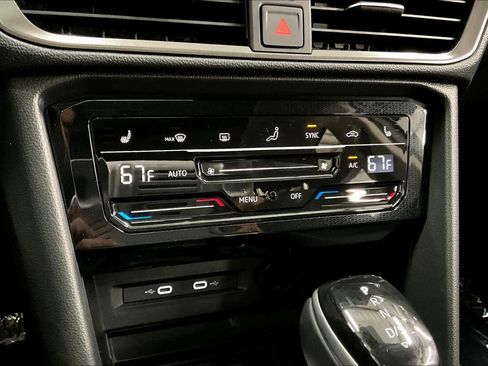 New 2026 Volkswagen Taos SE image 21