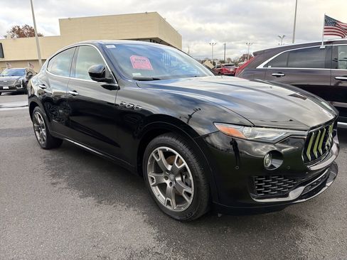 Used 2019 Maserati Levante image 4