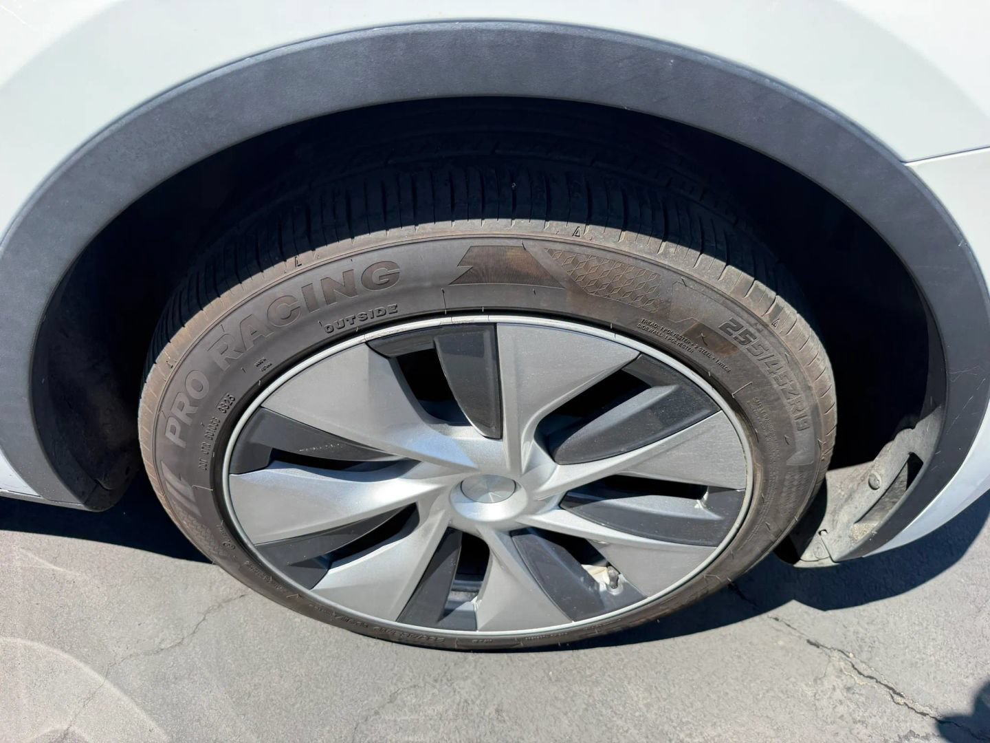 Used 2020 Tesla Model Y Long Range AWD/4WD image 31
