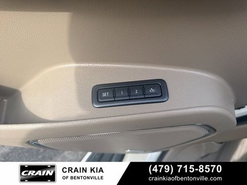 Used 2015 Chevrolet Suburban LTZ image 12