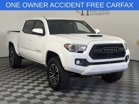 Used 2020 Toyota Tacoma TRD Sport AWD/4WD image 2