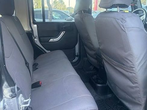 Used 2015 Jeep Wrangler Unlimited Rubicon image 7