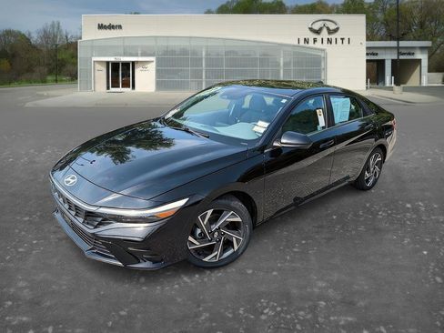 Used 2025 Hyundai Elantra SEL FWD image 1