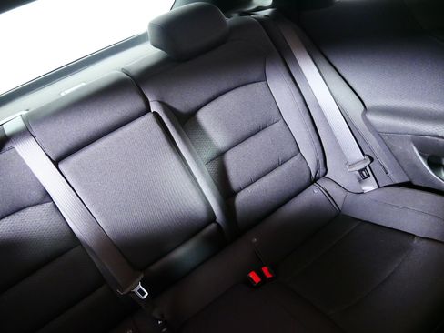 Used 2022 Chevrolet Malibu LT FWD image 14