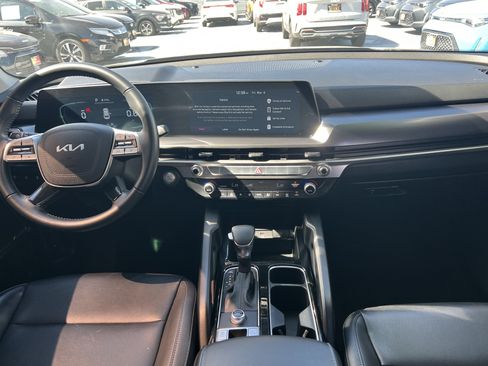 Certified 2025 Kia Telluride LX image 20