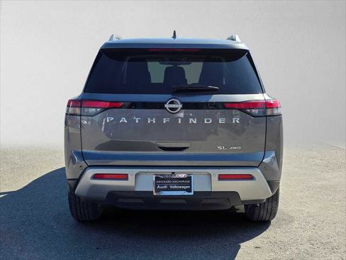 Used 2025 Nissan Pathfinder SL AWD/4WD image 4