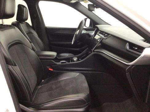 Used 2024 Jeep Grand Cherokee Altitude image 31