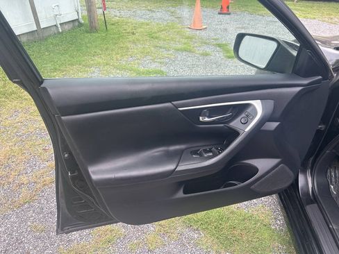 Used 2018 Nissan Altima 2.5 S FWD image 12