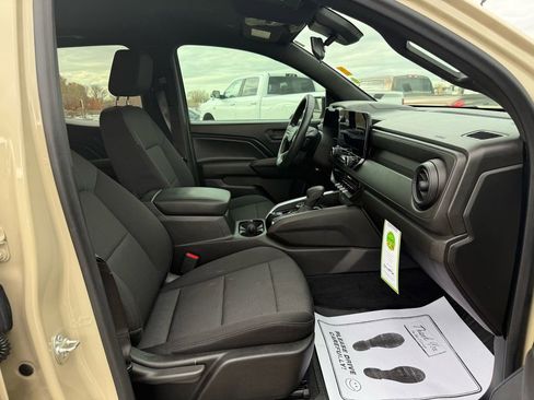 Used 2024 Chevrolet Colorado Trail Boss w/ Technology Package image 19