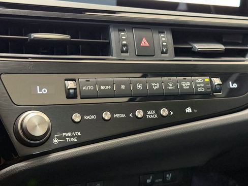 Used 2025 Lexus ES 300h w/ Premium Package FWD image 22