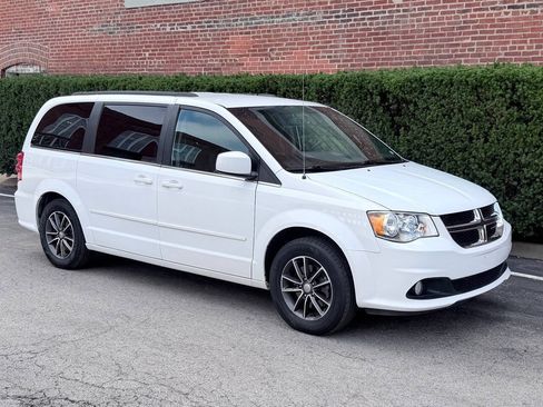 Used 2017 Dodge Grand Caravan SXT FWD image 8