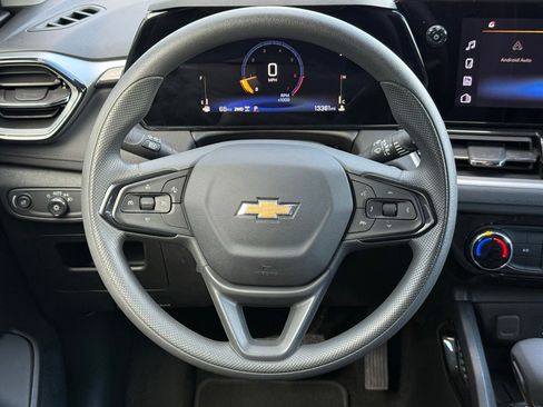 Used 2025 Chevrolet TrailBlazer LT AWD/4WD image 28
