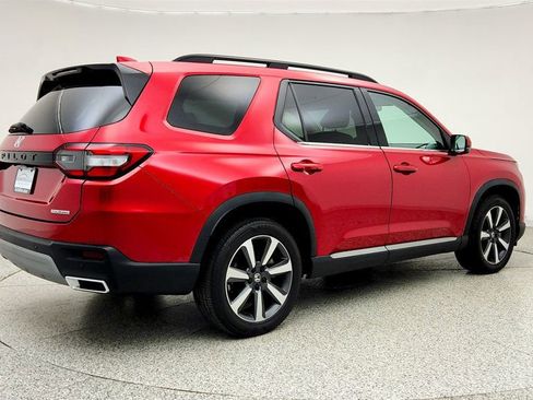 Used 2025 Honda Pilot Touring image 5