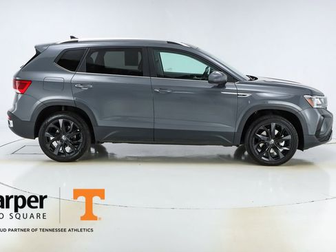 Used 2023 Volkswagen Taos SE w/ Panoramic Sunroof Package FWD image 48