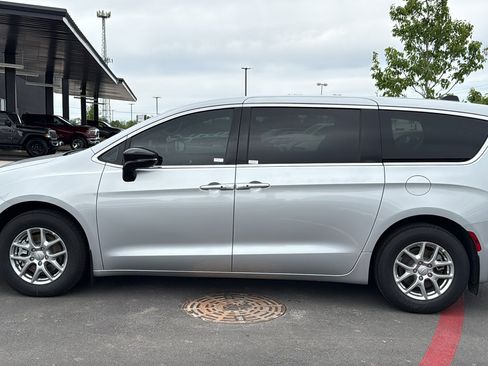 New 2026 Chrysler Voyager LX image 2