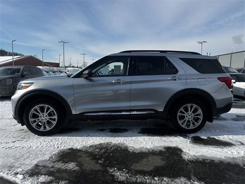 Certified 2023 Ford Explorer XLT w/ Equipment Group 202A image 8