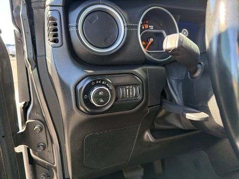 Used 2020 Jeep Gladiator Overland image 16