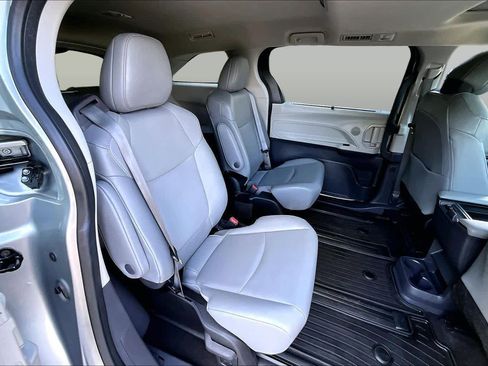 Certified 2023 Toyota Sienna XLE AWD/4WD image 19
