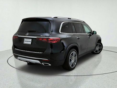 Used 2025 Mercedes-Benz GLS 450 4MATIC image 9