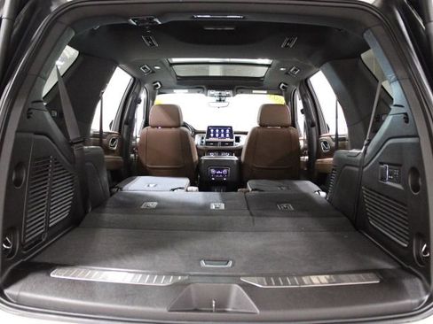 Used 2021 Chevrolet Tahoe High Country w/ Premium Package image 16