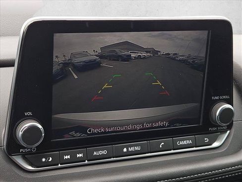 Used 2024 Nissan Rogue S FWD image 11