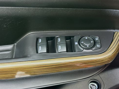 Used 2022 GMC Acadia SLE w/ Driver Convenience Package FWD image 15
